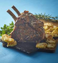 Costolette di manzo glassate con patate gratinate