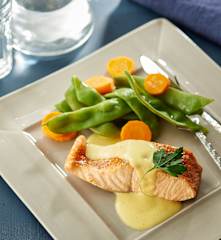 時蔬鮭魚佐芒果醬