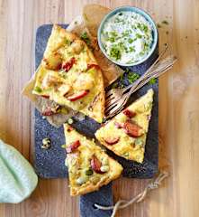 Frühkartoffel-Frittata mit Kabanossi und Bohnen