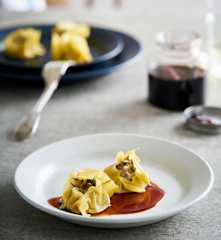 Trouxas de massa fresca com porco e vincotto