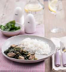 Wołowina z imbirem i pastą miso ze szpinakiem