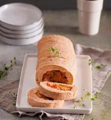 Rolada drobiowa z papryką, pomidorami i mozzarellą