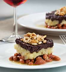 Timbal de morcilla con judías pintas