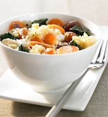 Gemüse-Couscous mit Datteln und Feta