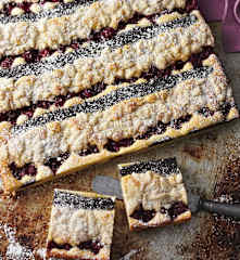 Mohn-Kirsch-Streuselkuchen