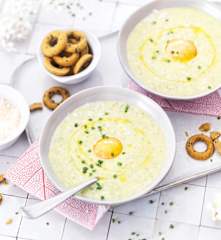 Crème d'asperge au parmesan et jaune d'œuf confit