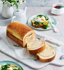 Smoked salmon brioche with crème fraîche and dill