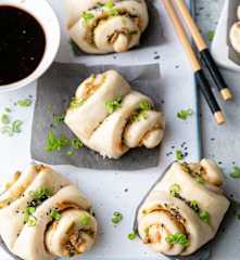 Panini al vapore con miso e cipollotti