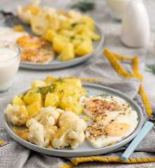 Jajka sadzone na Varomie z kalafiorem i ziemniakami