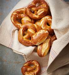 Bretzels, petits pains salés ou bagels