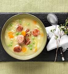 Suppentopf mit Bratwurst