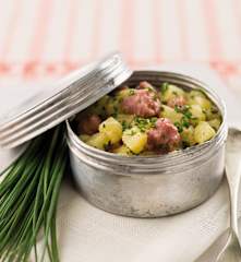 Salsichas frescas com batata