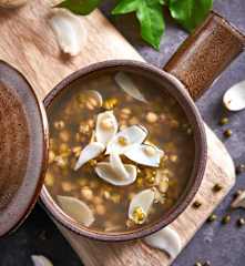 绿豆薏仁百合汤