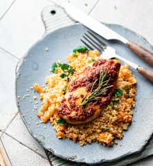 Pollo picante y cuscús con zanahoria