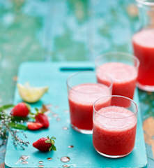 Refresco de morango e lúcia-lima