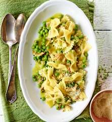 Farfalle à la sauce petits pois-jambon