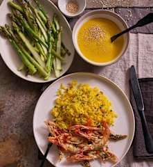 Menu para 6: Creme de cenoura e caril & gambas com arroz de açafrão