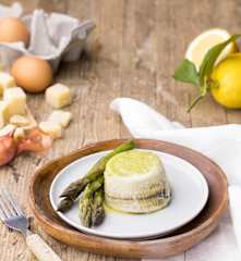 Flan d'asperges enroulé de sole