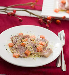 Ventresca de atún rojo con gelatina de tomate