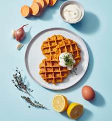 Süßkartoffelwaffeln mit Sour Cream
