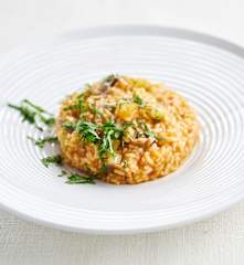 Arroz de cogumelos, curgete e manjericão
