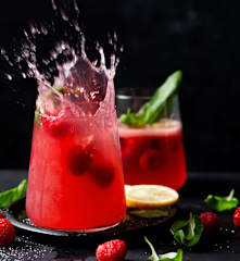 Sangria aux framboises et au basilic