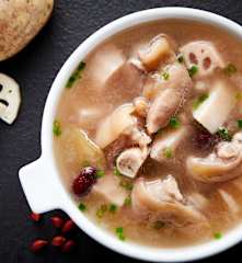 猪蹄红枣莲藕汤