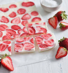 Frozen yoghurt bark (Thermomix® Cutter)