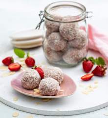 Kuleczki kokosowo-truskawkowe bez cukru