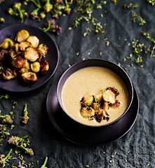 Creme de brócolos e couves-de-bruxelas