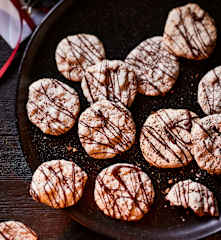 Mandel-Schoko-Baisertaler