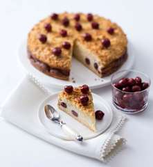 Baked cherry crumble cheesecake