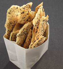 Schiacciate ai semi di sesamo e papavero