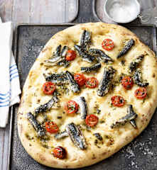 Focaccia z pomidorkami koktajlowymi i anchois
