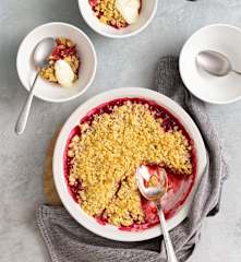 Rhubarb crumble