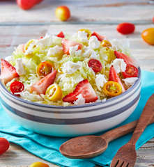 Ensalada de fresas y queso de cabra