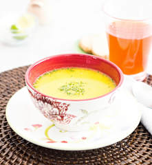 Sopa de pollo con verduras