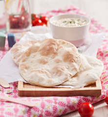 Czosnkowe chlebki naan