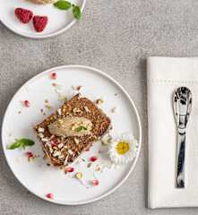 Babka pistacjowa z palonym masłem