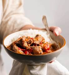 Pikantní telecí kousky s paprikou