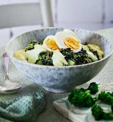 Grünkohl mit Eiern und Senfsauce