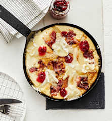 Pikanter Birnen-Camembert-Pfannkuchen