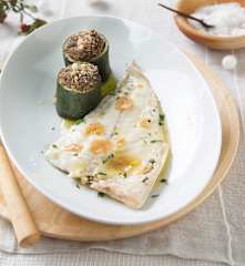 Dorada al orio con calabacines rellenos de champiñones y frutos secos