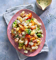 Thunfisch-Nudel-Salat mit geröstetem Kürbis