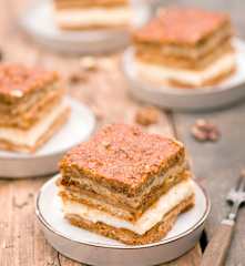 Karamelovo-ořechové řezy