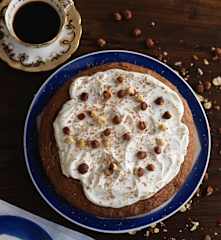 Bolo de avelã e café