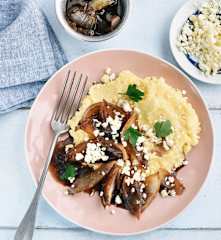 Polenta, oignons confits et chèvre doux