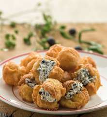 Choux de queijo e azeitonas