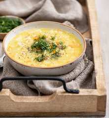 Wegetariański krupnik z kaszą jaglaną