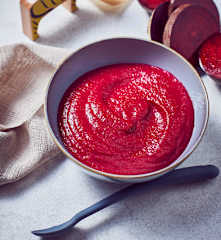 De eerste hap: Puree van Rode Biet en Aardappelen met Rundvlees